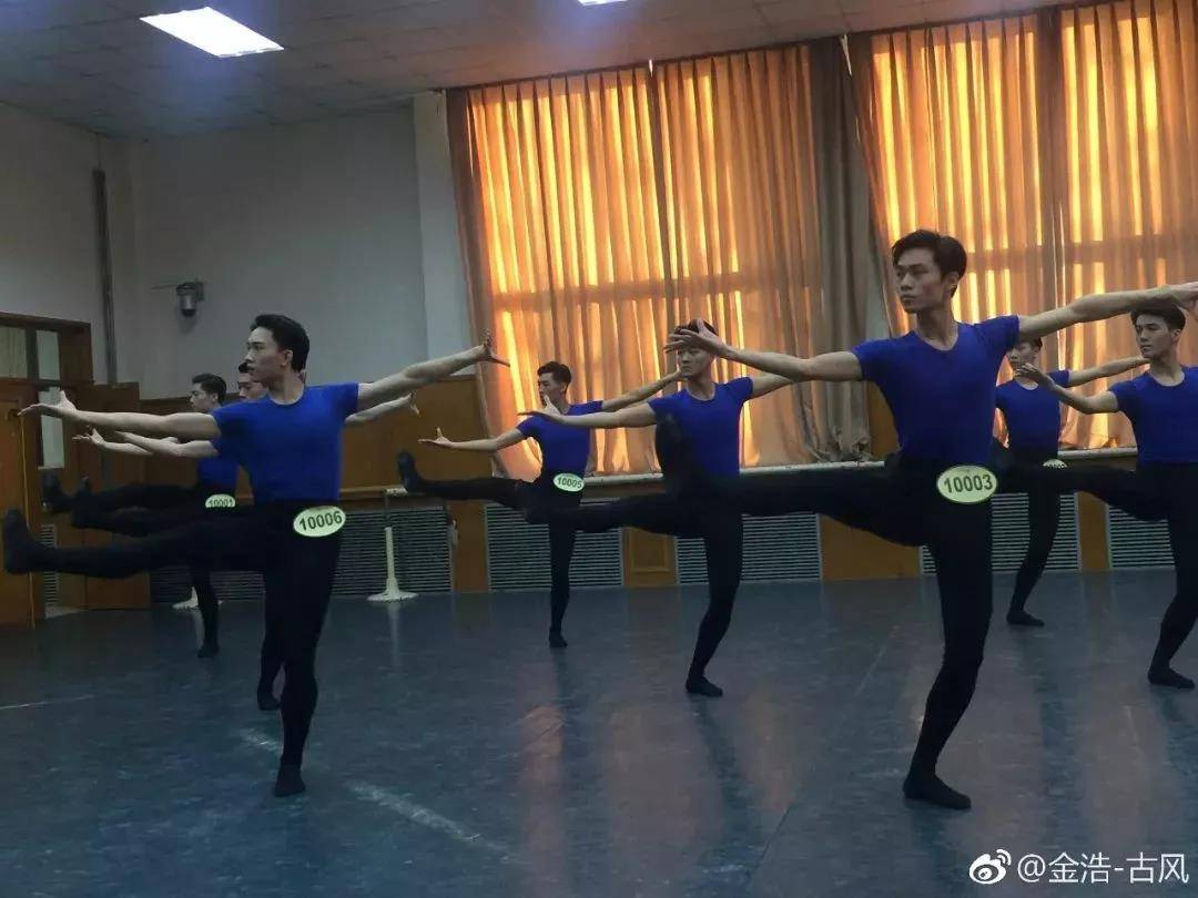 北京舞蹈学院古典舞系期末基训考试,气场两米八!