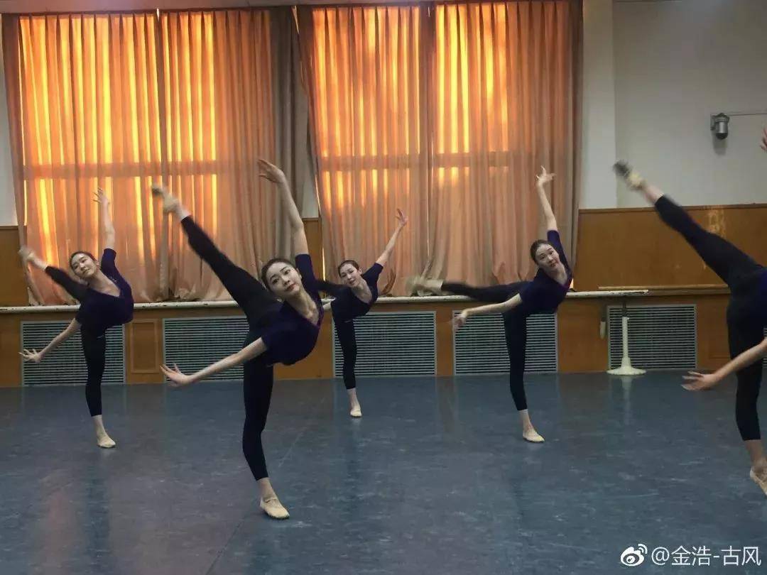北京舞蹈学院古典舞系期末基训考试 图片:金浩-古风 16级表演专业