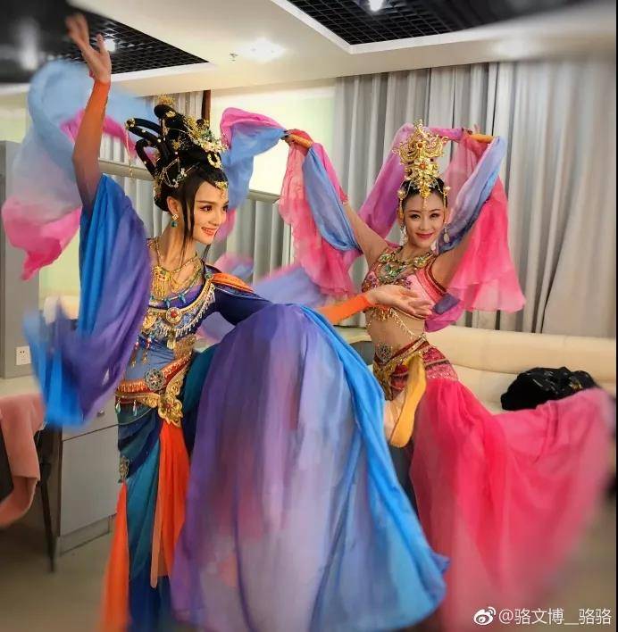 骆文博刘芳周洁琼哈妮克孜合作舞蹈,宛如仙女下凡,太美了!