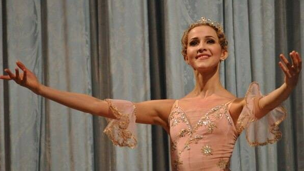 【芭蕾】《胡桃夹子》糖果仙子变奏马林斯基剧院alina somova