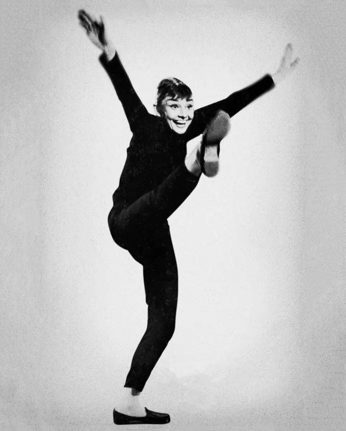 一组奥黛丽赫本舞蹈图片天使气质原来是这么来的