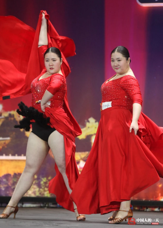 谁说胖女孩不能跳舞,郑州320斤双胞胎依然坚持舞蹈梦想!
