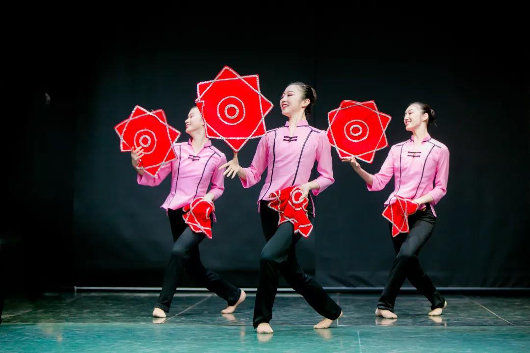 启舞东北王小燕东北秧歌大师班